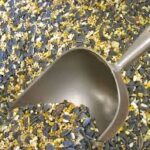 Bird_seed_with_shovel