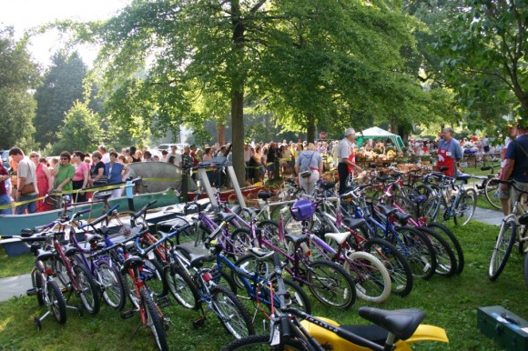 The crowd waits patiently for the clock to chime 9 a.m.