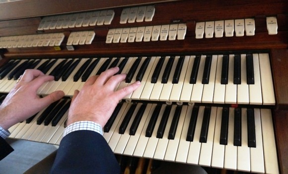 2015-01-11_Holt_hands_playing_compressed_297KB