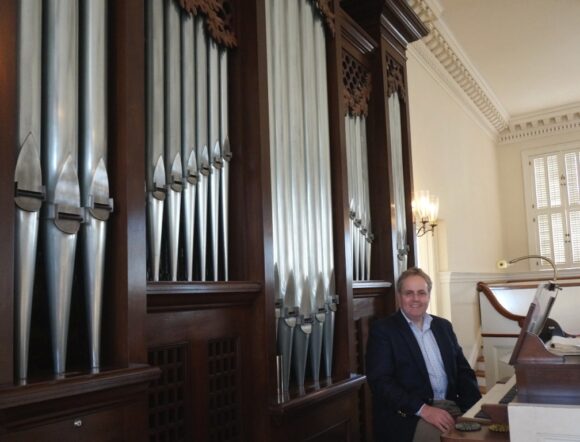 2015-01-11_Holt_with_organ_behind_compressed