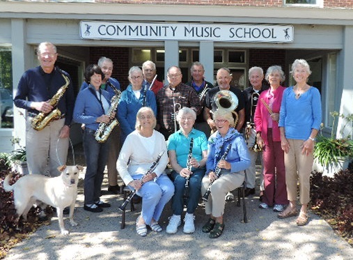 The New Horizons band gather for a photo.